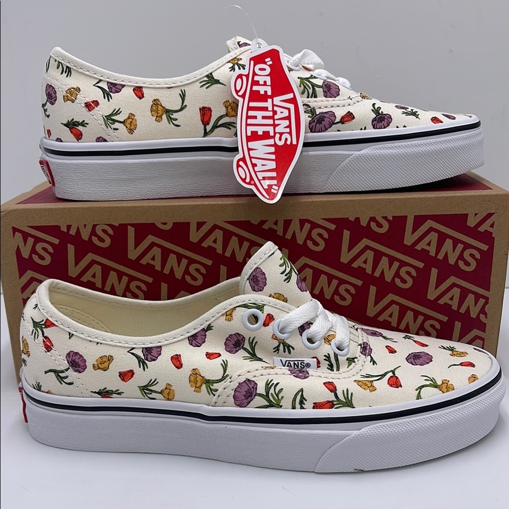 Vans WMNS Authentic Poppy Floral Cream
VN0A5JMPCRM Sneakers